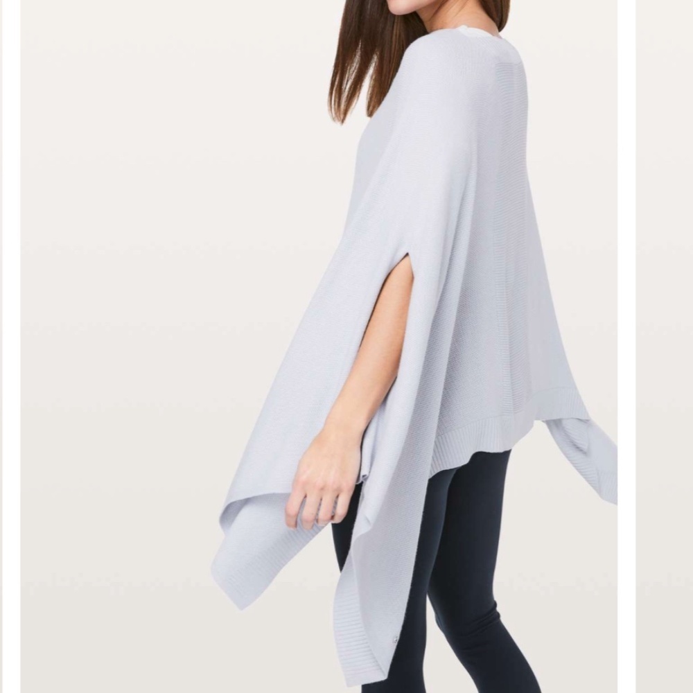Lululemon Forward Flow Silver Fox / Alpine White Cape Tunic Shrug, OS